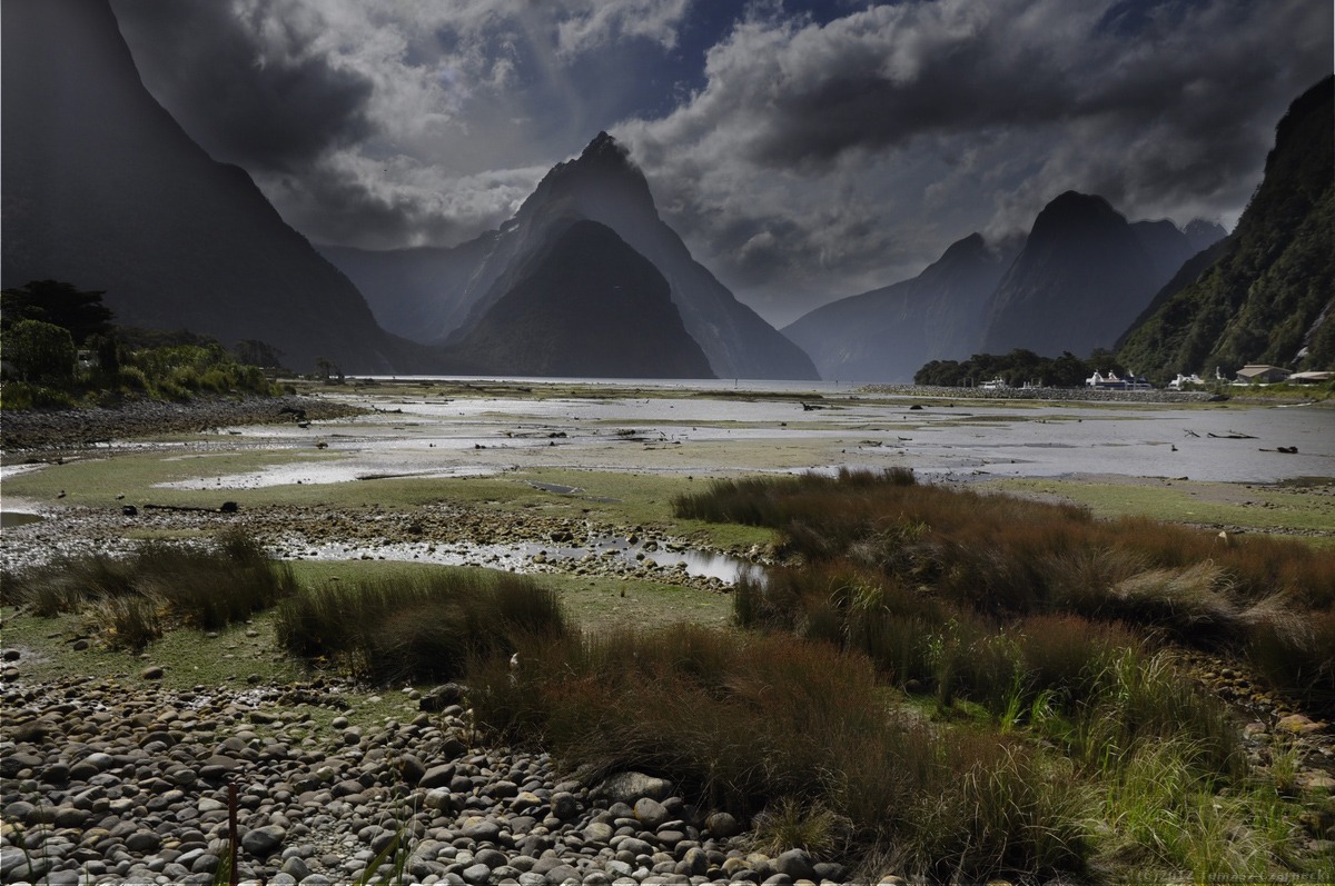 [:pl]Milford Sound – Wodospad Stirling Falls – Te Anau (Nowa Zelandia)[:en]Milford Sound – Stirling Falls – Te Anau (New Zealand)[:de]Milford Sound – Stirling Falls – Te Anau (Neuseeland)[:it]Milford Sound – Stirling Falls – Te Anau (Nuova Zelanda)[:es]Milford Sound – Stirling Falls – Te Anau (Nueva Zelanda)[:fr]Milford Sound – Stirling Falls – Te Anau (Nouvelle-Zélande)[:]